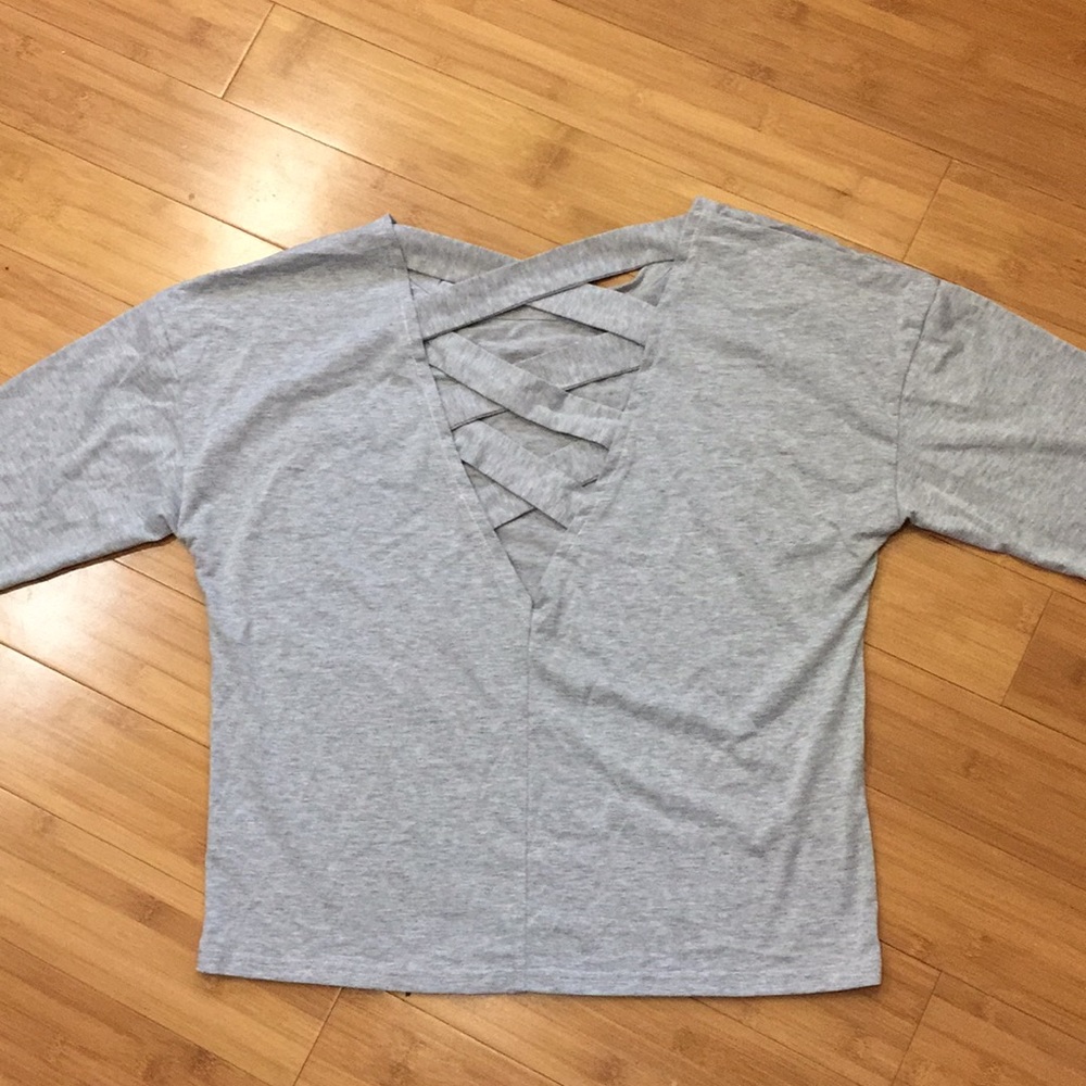 Cropped sleeve “ecowish” brand gray shirt